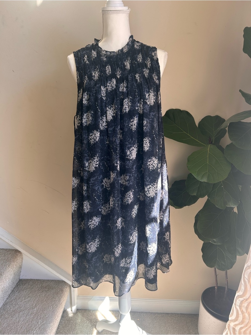 Joie Sleeveless Navy and White Printed Shift Dress size large new with tag